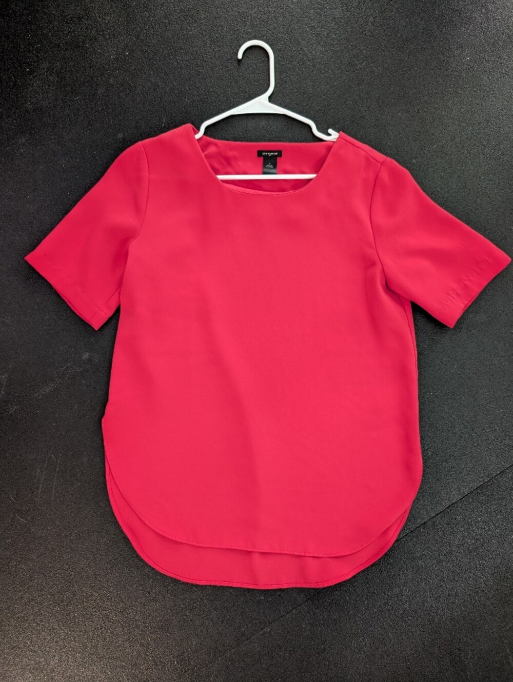 Ann Taylor Short Sleeve Crewneck Top in Bright Pink Size Small